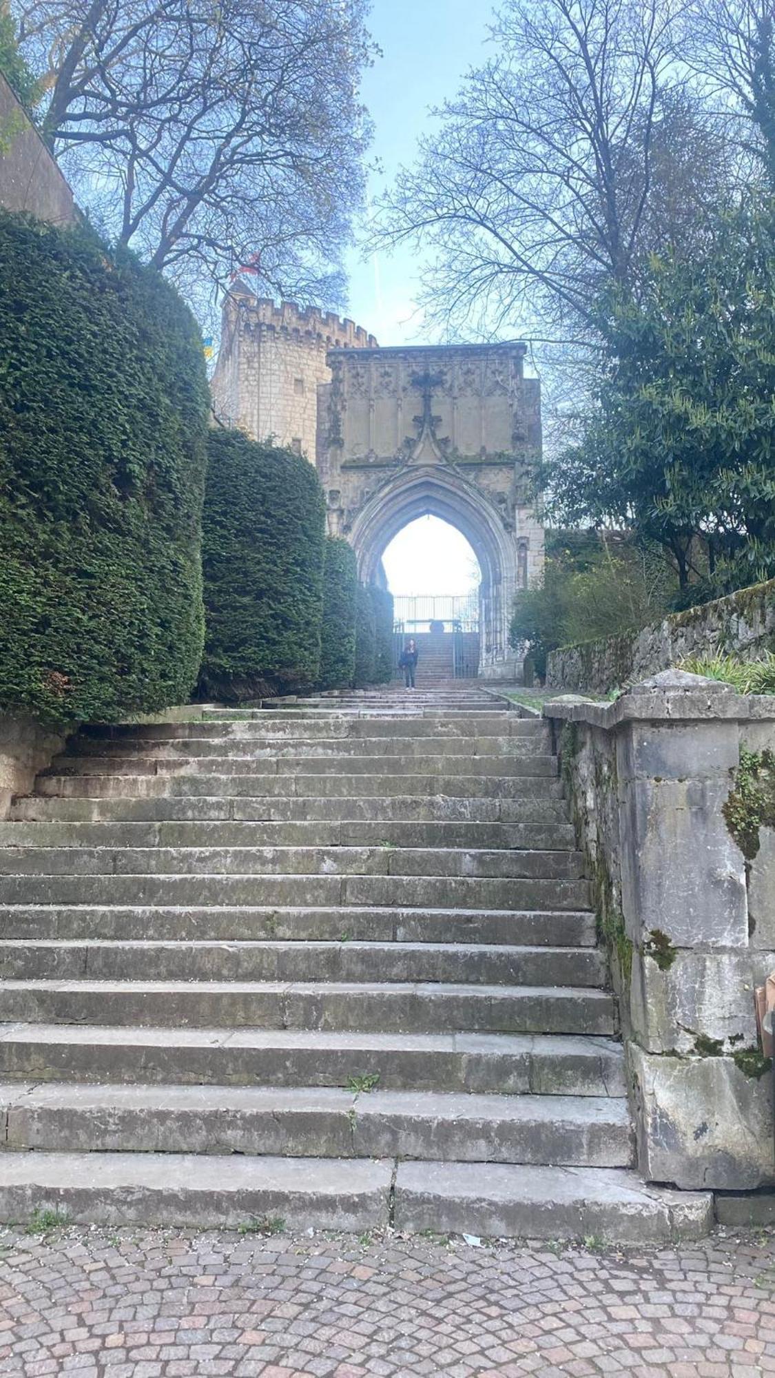Du Chateau *